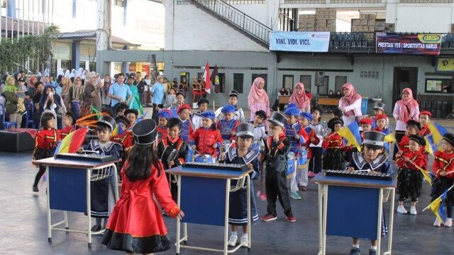 Sekolah dengan Kegiatan Ekstrakurikuler Paling Unggul