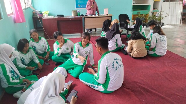 psikososial siswa. Melalui peran guru, guru BK, serta dukungan lingkungan sekolah,